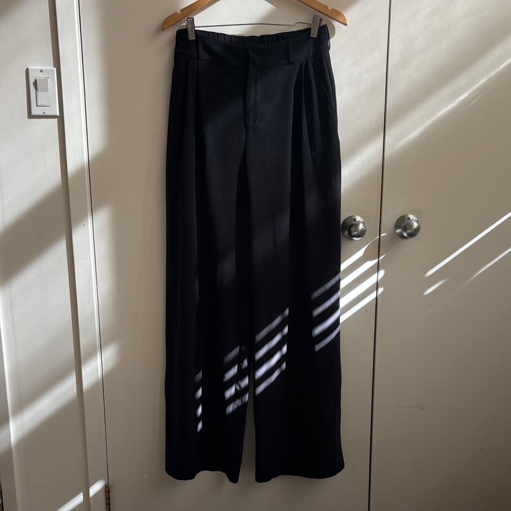 ALO Wide-Leg Trousers in black oversized